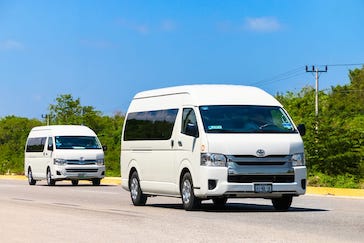 Renta van con chofer para 13 pasajeros a disposición en Cdmx